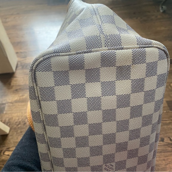 Damier Azur Neverfull MM with Rose Ballerine interior - Picture 11 of 16